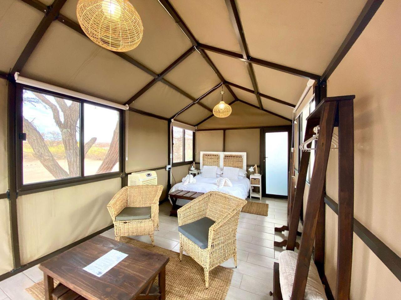 Brandberg White Lady Lodge Uis Luaran gambar