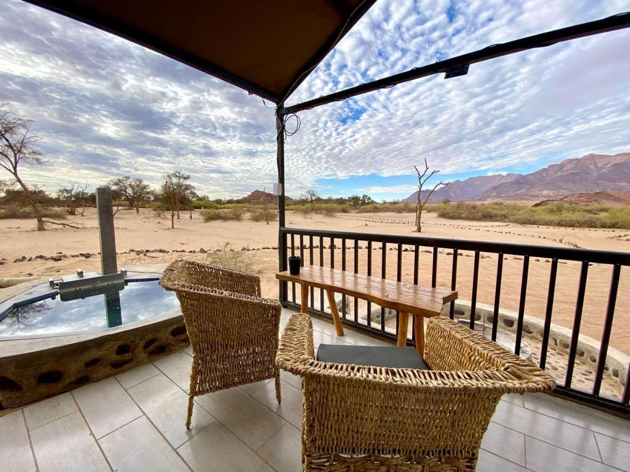 Brandberg White Lady Lodge Uis Luaran gambar
