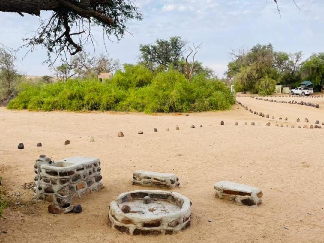 Brandberg White Lady Lodge Uis Luaran gambar